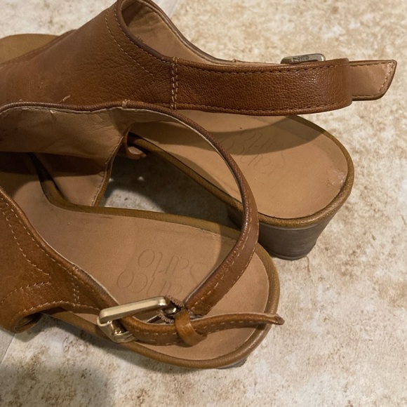 Genuine leather Franco Sarto tan peep toe chunky heel sandals - Picture 5 of 6